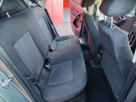 2022-Volkswagen-Polo-Vivo-14-Comfortline-5-dr_14