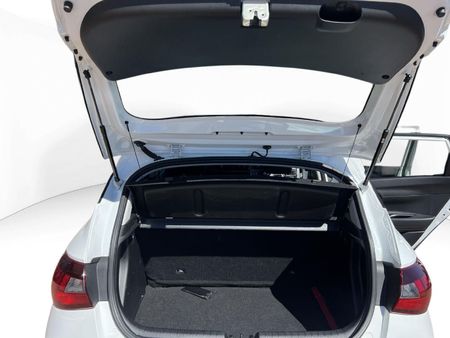 2023-Hyundai-i20-12-Fluid_9