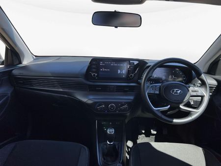 2023-Hyundai-i20-12-Fluid_10
