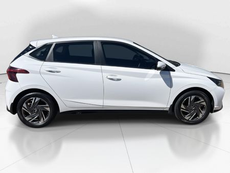 2023-Hyundai-i20-12-Fluid_7