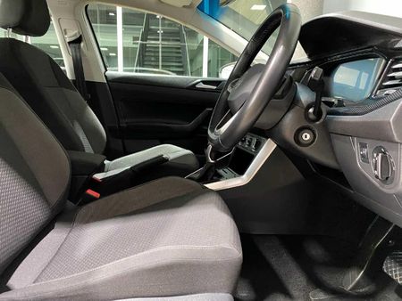 2025-Volkswagen-Polo-10-TSI-Life-Auto-DSG_11