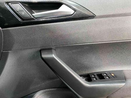 2025-Volkswagen-Polo-10-TSI-Life-Auto-DSG_12
