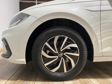 2025-Volkswagen-Polo-10-TSI-Life-Auto-DSG_5