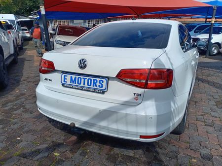 2015-Volkswagen-Jetta-GP-16-TDI-Comfortline-Auto_12