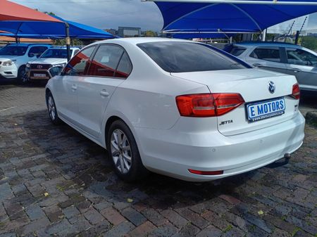 2015-Volkswagen-Jetta-GP-16-TDI-Comfortline-Auto_13