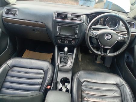 2015-Volkswagen-Jetta-GP-16-TDI-Comfortline-Auto_5