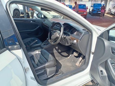 2015-Volkswagen-Jetta-GP-16-TDI-Comfortline-Auto_6