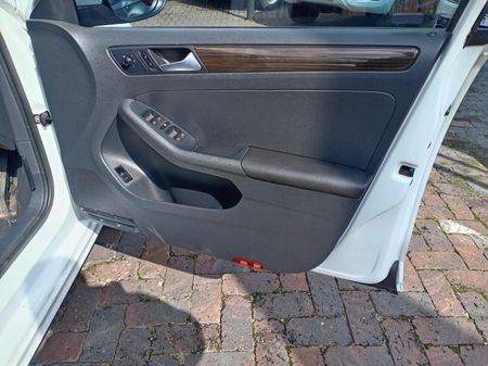 2015-Volkswagen-Jetta-GP-16-TDI-Comfortline-Auto_8