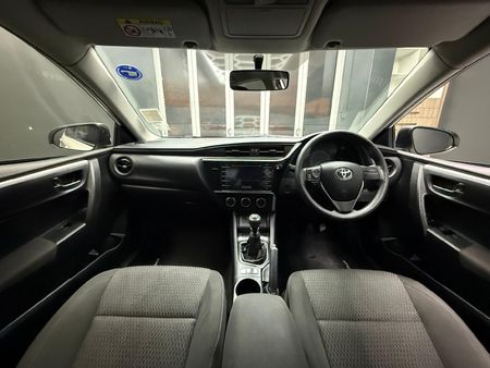 2019-Toyota-Corolla-14-D-Esteem_9