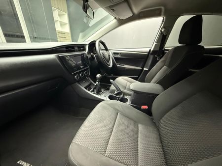 2019-Toyota-Corolla-14-D-Esteem_8