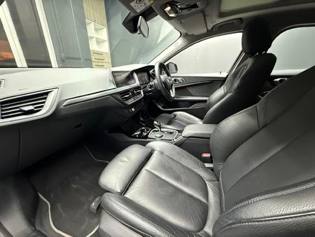 2021-BMW-1-Series-118i-Sport-Line_9