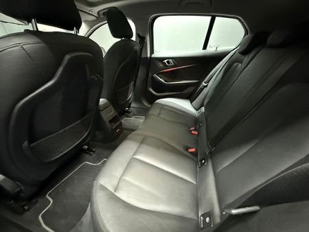 2021-BMW-1-Series-118i-Sport-Line_10
