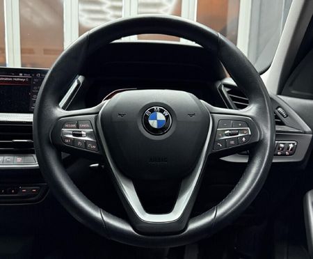 2021-BMW-1-Series-118i-Sport-Line_12