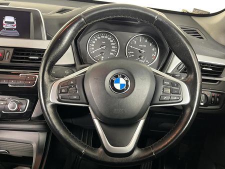 2017-BMW-X1-sDrive18i-Auto_12