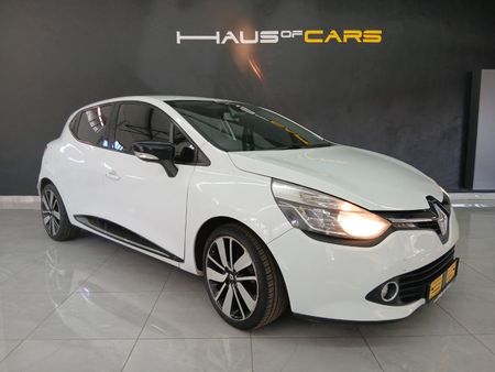 2015-Renault-Clio-IV-900T-Dynamique-5-dr-66kW_0