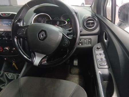 2015-Renault-Clio-IV-900T-Dynamique-5-dr-66kW_10