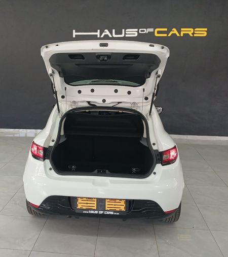 2015-Renault-Clio-IV-900T-Dynamique-5-dr-66kW_11