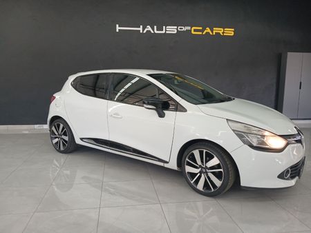 2015-Renault-Clio-IV-900T-Dynamique-5-dr-66kW_13