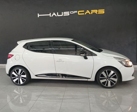 2015-Renault-Clio-IV-900T-Dynamique-5-dr-66kW_18