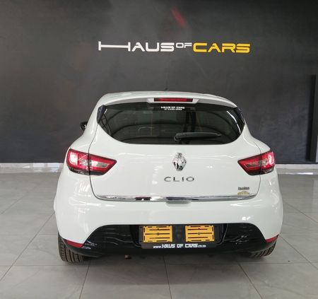 2015-Renault-Clio-IV-900T-Dynamique-5-dr-66kW_1