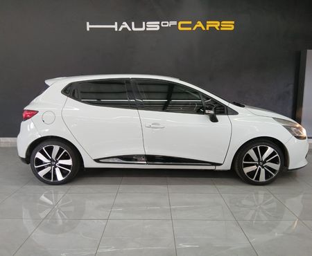 2015-Renault-Clio-IV-900T-Dynamique-5-dr-66kW_6