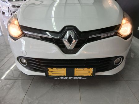 2015-Renault-Clio-IV-900T-Dynamique-5-dr-66kW_8