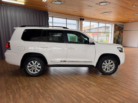 2021-Toyota-Land-Cruiser-200-45-D-V8-VX-R-Auto_10
