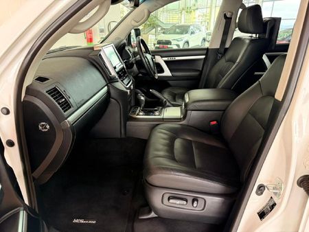 2021-Toyota-Land-Cruiser-200-45-D-V8-VX-R-Auto_17