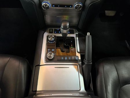 2021-Toyota-Land-Cruiser-200-45-D-V8-VX-R-Auto_21