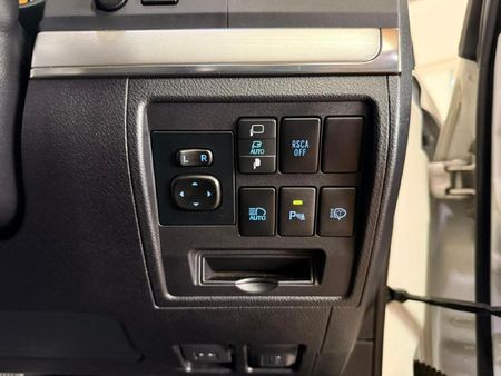 2021-Toyota-Land-Cruiser-200-45-D-V8-VX-R-Auto_28