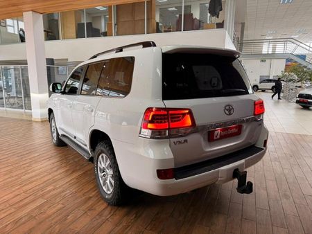 2021-Toyota-Land-Cruiser-200-45-D-V8-VX-R-Auto_6
