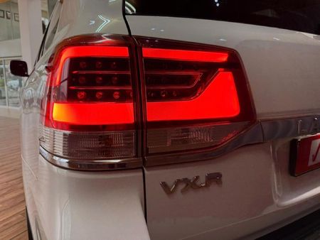 2021-Toyota-Land-Cruiser-200-45-D-V8-VX-R-Auto_7