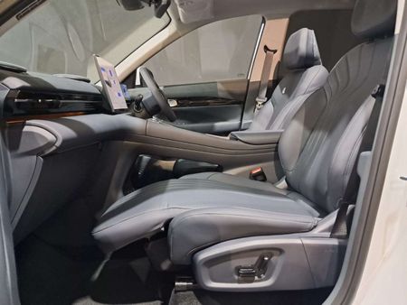 2026-Geely-E5-Apex_17