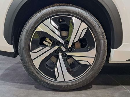 2026-Geely-E5-Apex_19