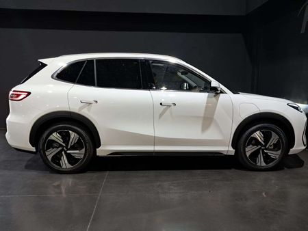 2026-Geely-E5-Apex_3