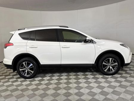 2016-Toyota-RAV4-20-GX_16