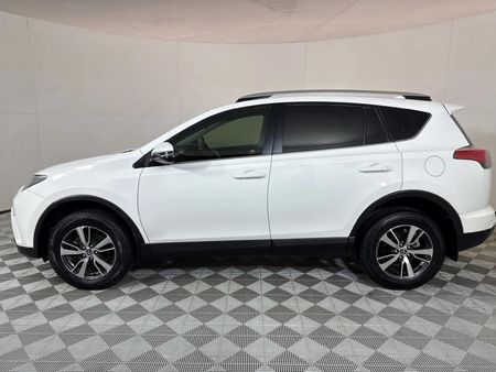 2016-Toyota-RAV4-20-GX_18