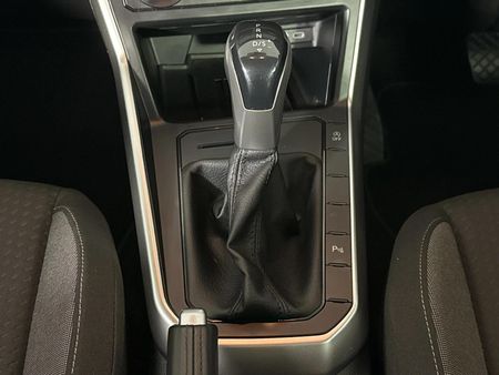 2025-Volkswagen-Polo-10-TSI-Life-Auto-DSG_10