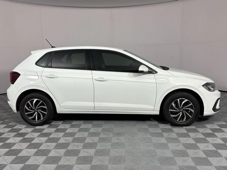 2025-Volkswagen-Polo-10-TSI-Life-Auto-DSG_17