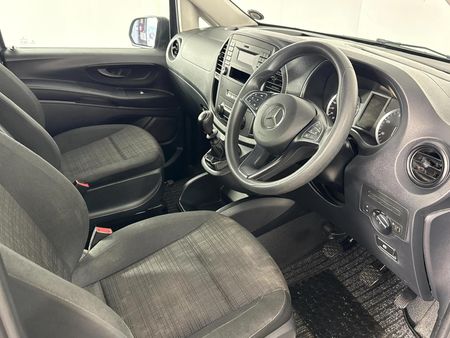 2018-Mercedes-Benz-Vito-111-16-CDI-Mixto-CrewCab-Panel-Van_9