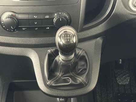 2018-Mercedes-Benz-Vito-111-16-CDI-Mixto-CrewCab-Panel-Van_10