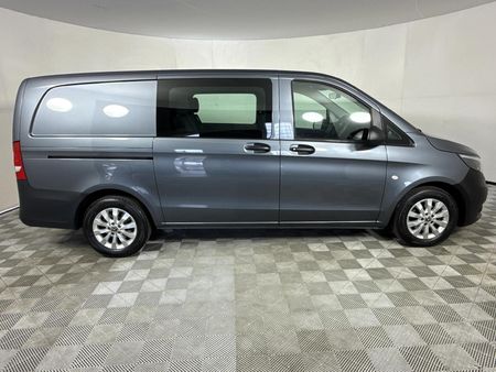 2018-Mercedes-Benz-Vito-111-16-CDI-Mixto-CrewCab-Panel-Van_16