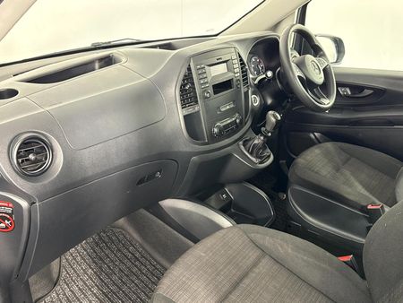 2018-Mercedes-Benz-Vito-111-16-CDI-Mixto-CrewCab-Panel-Van_8