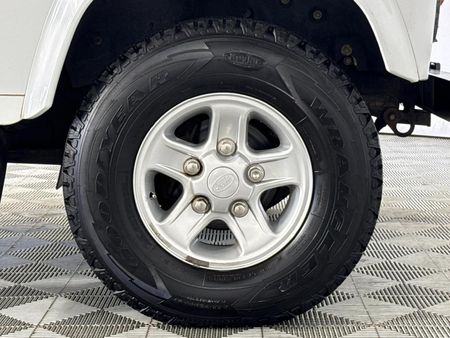 2011-Land-Rover-Defender-90-Puma-Station-Wagon_4