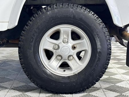 2011-Land-Rover-Defender-90-Puma-Station-Wagon_5