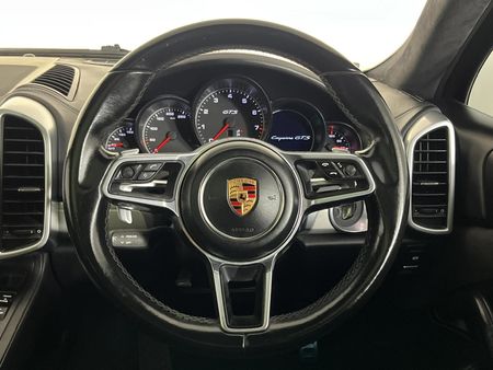 2017-Porsche-Cayenne-GTS-Auto_9