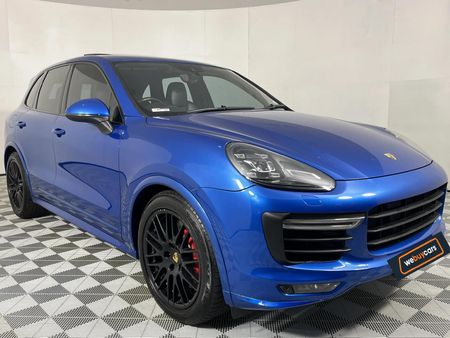2017-Porsche-Cayenne-GTS-Auto_14