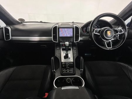 2017-Porsche-Cayenne-GTS-Auto_1