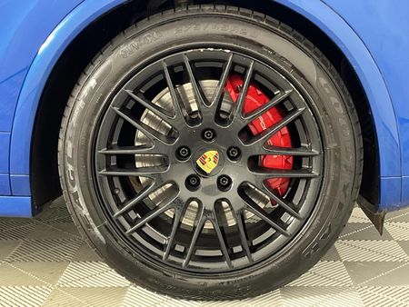 2017-Porsche-Cayenne-GTS-Auto_4