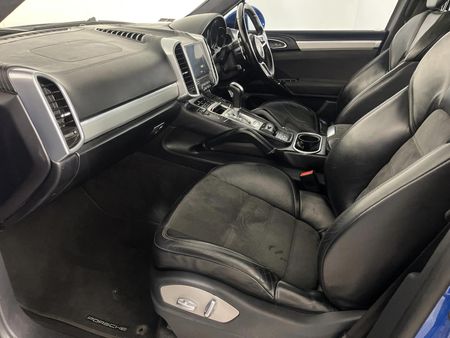 2017-Porsche-Cayenne-GTS-Auto_5